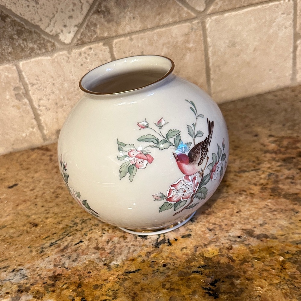 Lenox Serenade 5” Globe Vase 24” gold trim Hand Decorated Bird Floral Collection - Picture 2 of 9